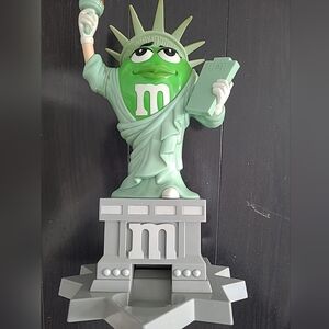 M&M’s World Ms. Liberty Candy Dispenser Statue Green M&M Collectible